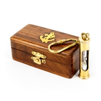 Пісочний годинник брелок в дерев'яній скриньці NI019A Two Captains Пісочний годинник брелок в дерев'яній скриньці NI019A Two Captains