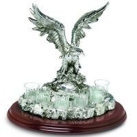 Набор для водки на 6 рюмок с декором в виде статуэтки орла Chinelli 2058000