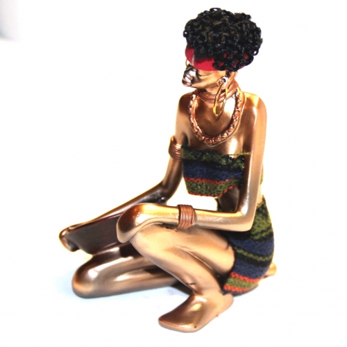 Африканская статуэтка сидящей девушки 90010 C 