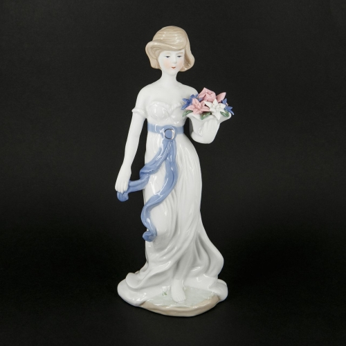 Фарфоровая статуэтка девушка с цветами 2115 Classic Art
