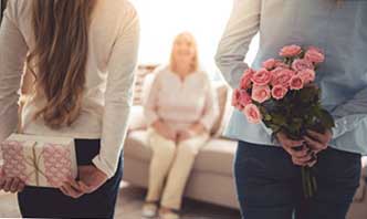 Квіти і привітання мами - фото darunok .ua 